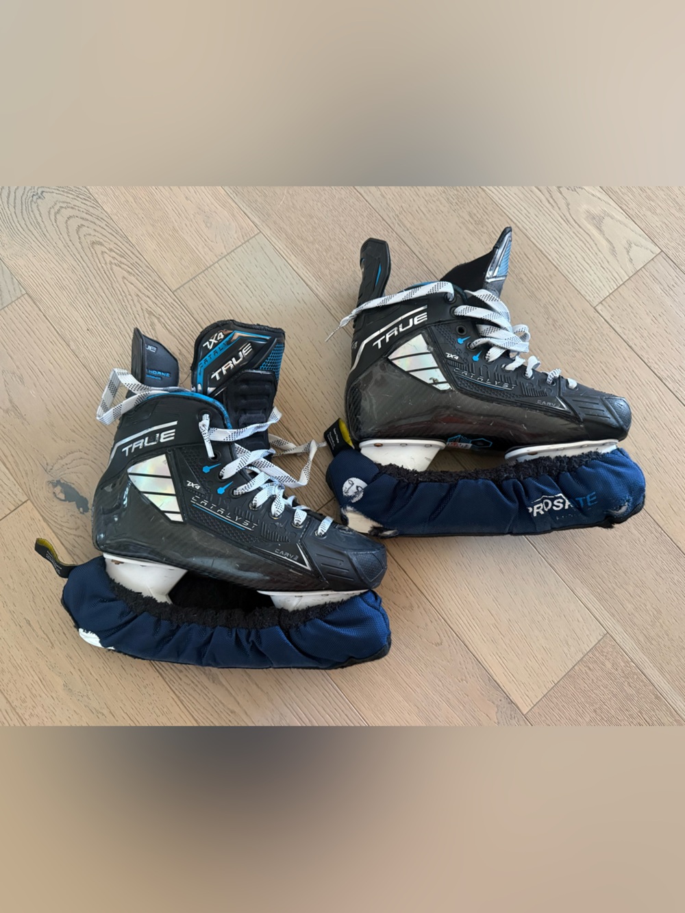 TRUE Catyst senior mens hockey skates